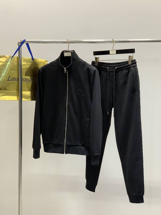 新品Lp套装，可分开出售套装衣服 卫裤 ，-2025秋冬最新品套装-专柜同步有售，原单狠货休闲时尚套装，上身很有特点！吸睛而有亮点，进口高密度聚酯纤维面料，密度