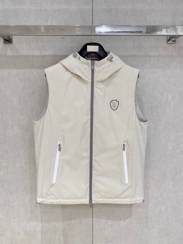 新品 秋冬新品Jarama男士短款羽绒服马夹 Larama短款羽绒夹克是一款个性单品，专为注重功能性和美观的现代男士设计。 填充物