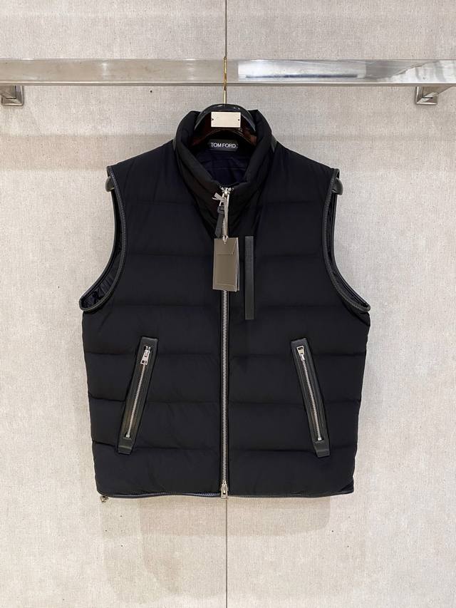 新品 Bc 秋冬新品Jarama男士短款羽绒服马夹 Larama短款羽绒夹克是一款个性单品，专为注重功能性和美观的现代男士设计。 填充物