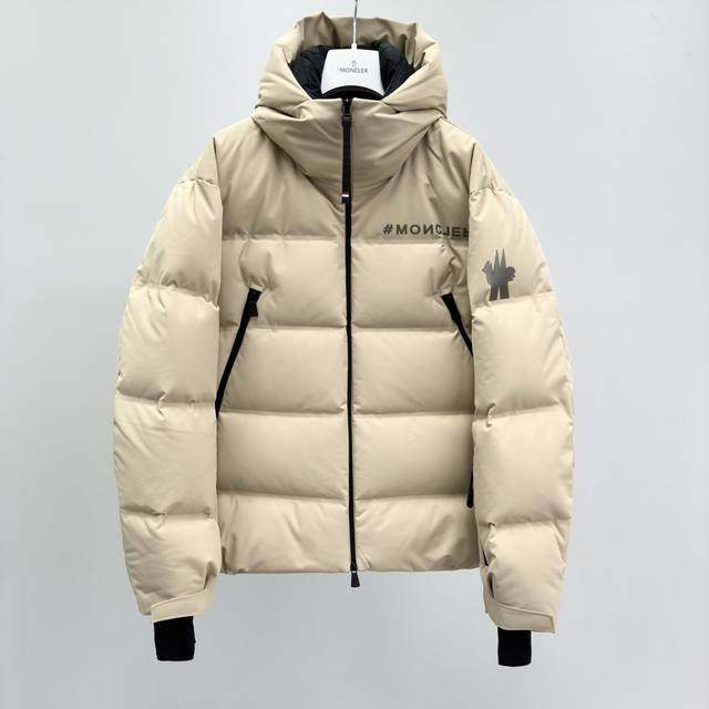 M0Ncler Fellberg系列 拉链口袋连帽羽绒服 男款 面料