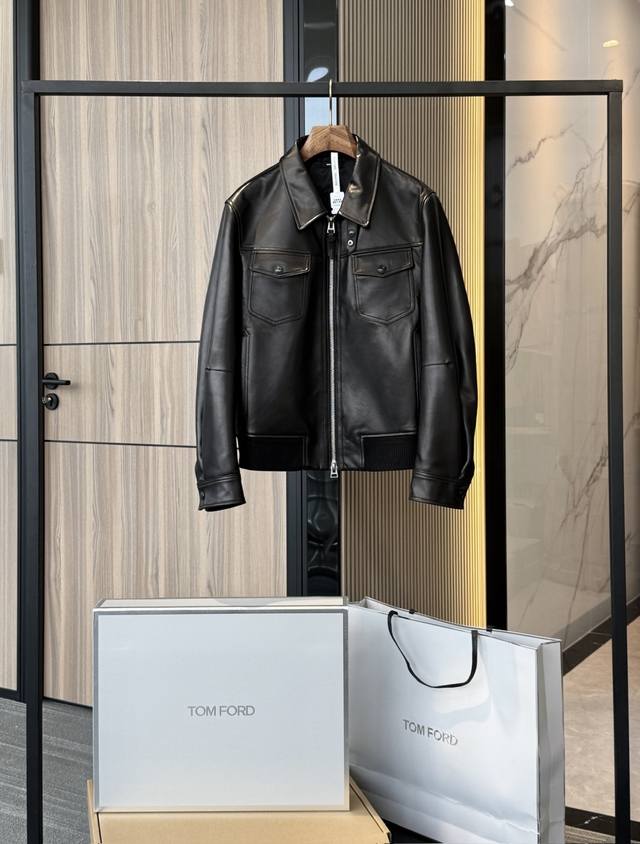正版真皮系列 持续上新 . Tom Ford 男士纳帕纹皮革衬衫夹克 无论是皮料选择还是工艺细节，都延续了品牌一贯的高奢标准. 真皮原厂. 非市面通货 真皮原厂