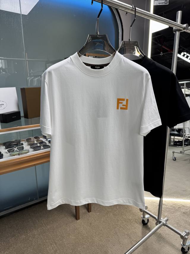 Fd 2025夏装新款男女同款短袖T恤，！定制专属纯棉面料，定制原版工艺螺纹，胸前重工字母Logo工艺设计！简约大方，从容百搭，档次极高，完美融入时尚还有风情感