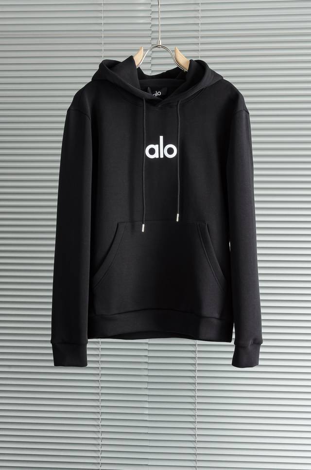 new# Alo2025Fw秋冬新品连帽卫衣#选用进口56%聚酯纤维 36%再生纤维8%氨纶面料，质感硬朗挺拔有型，版型立体不易起皱，上身舒适却不失柔软度，亲肤