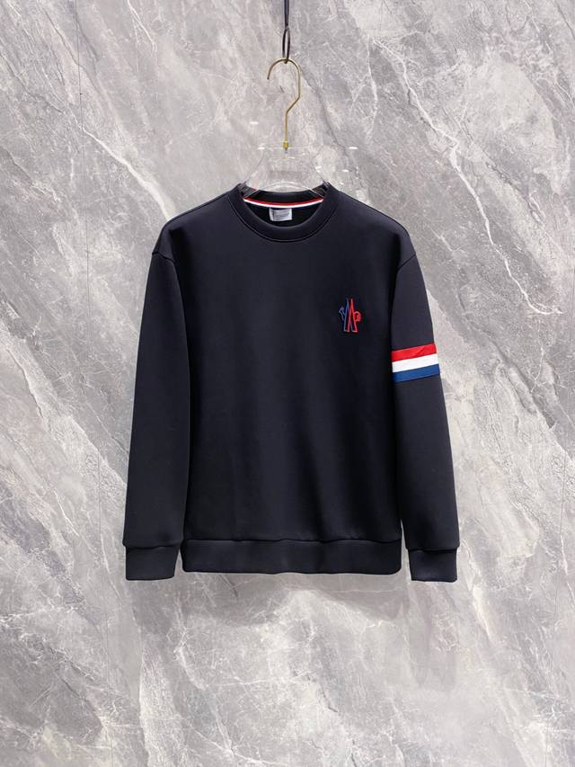 蒙口Moncler 新品 来自贸易渠道货源,珍贵而动感潮流文化与经典时尚的结合.2025 Ss柜台同步秋冬新品 男士圆领套头滑雪系列太空棉卫衣 扎扎实实的织面松