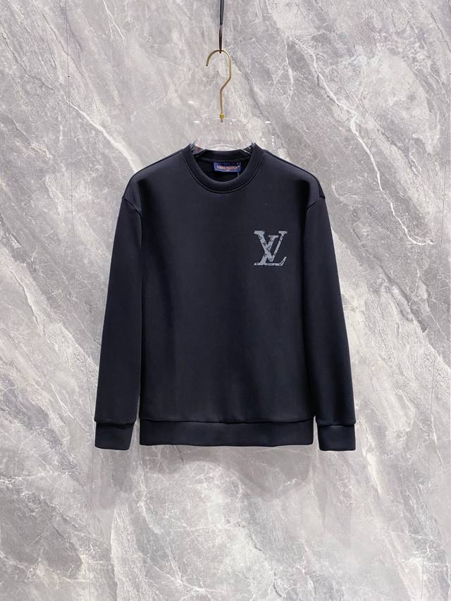 Lv 新品 2025Ss秋冬男士圆领太空棉卫衣，该卫衣每一处细节都透露出品牌的独特魅力，从提花棉质的细腻质地，到马衔扣图案的精致工艺，再到整体的剪裁与线条，都体
