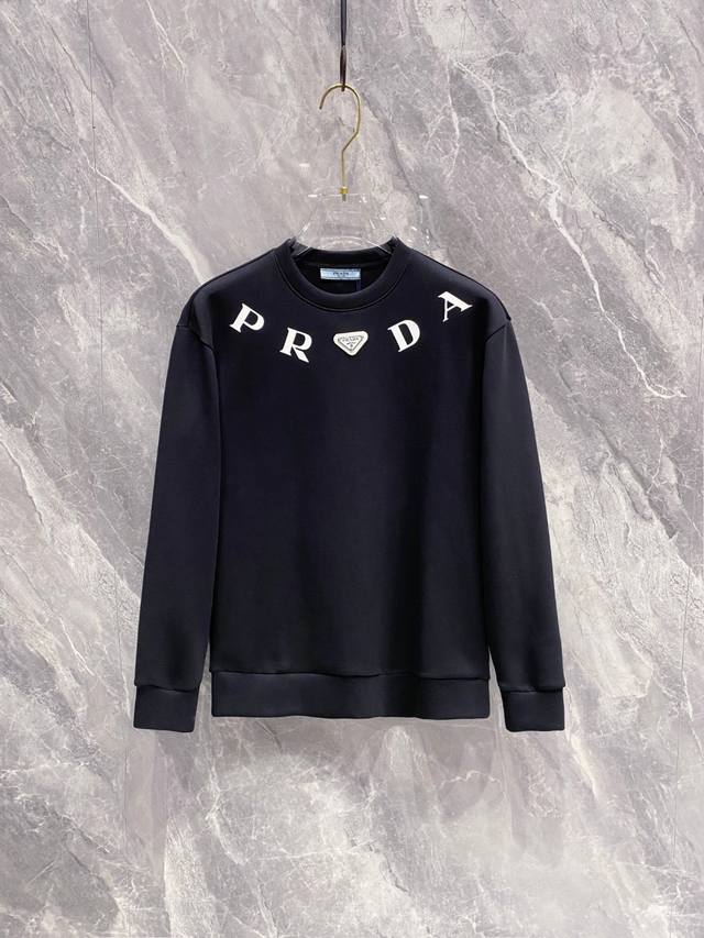 prada 普拉达 2025Ss秋冬新品 长袖太空棉卫衣，经典Logo设计，百搭款 官网同步发售 定制面料，柔软细腻，亲肤感极高，完美诠释出品牌的时尚潮流！男人