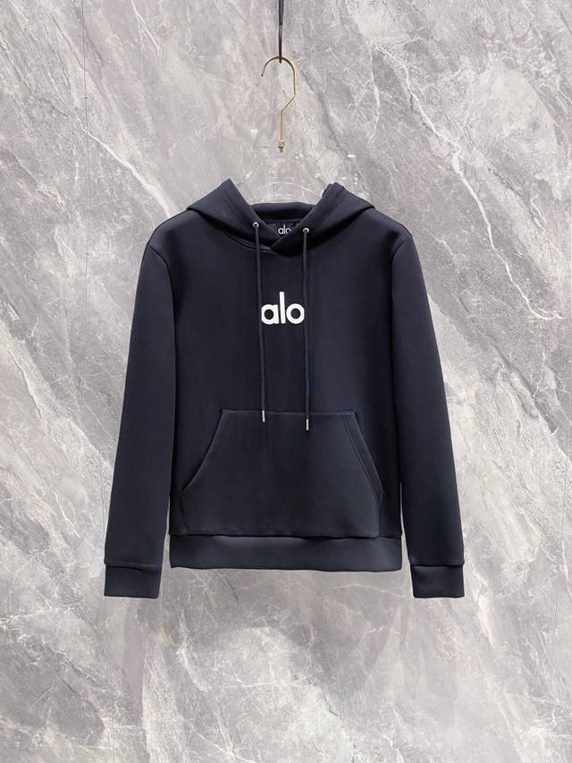 Alo2025秋冬全新系列单品上线，非常时髦前卫的一款男女同款连帽卫衣，标识Logo图案，区别于以往的不同，宣示品牌传承多年的设计理念！其吸睛度完全不亚于任何经