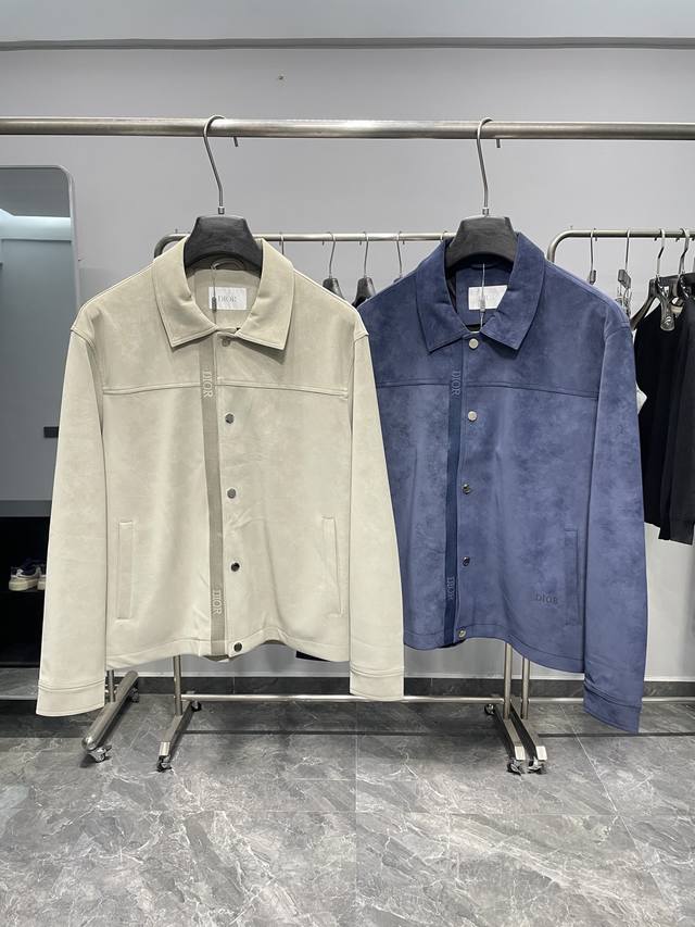 Cd25Fw秋冬新款麂皮绒环保皮革翻领夹克，男士经典字母标识压纹衬衫式皮衣夹克外套！贸易公司渠道稀出，领先官网发售！男士高端都市风尚翻领外套。白金级品鉴心水之物