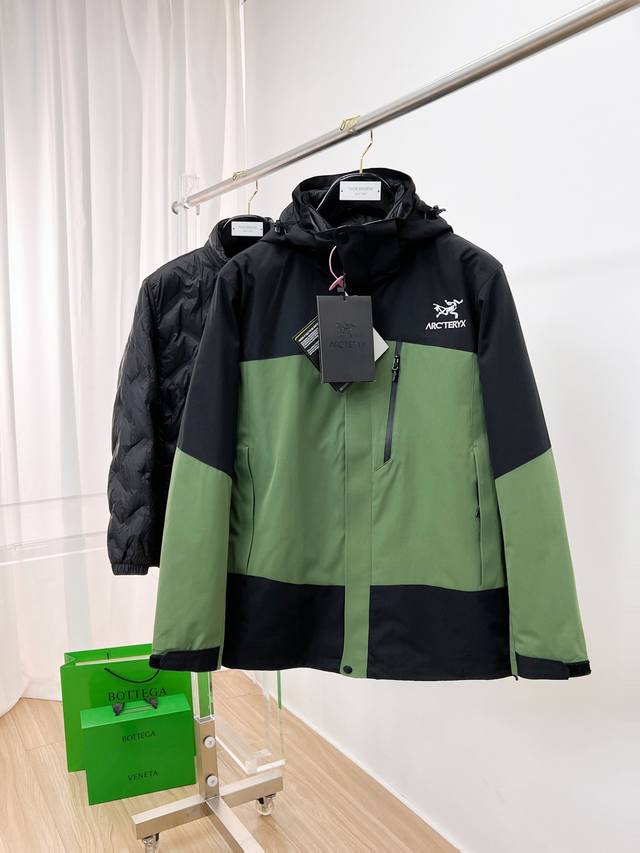 顶级始祖鸟羽绒 三合一可拆卸 始祖鸟百灵达万针刺绣 区别市场易脱落印花廉价版本 2025秋冬新款羽绒服始祖鸟新款连帽设计羽绒服外套，爆款三合一户外活动冲锋衣羽绒