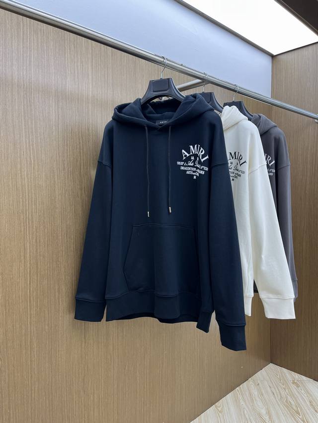 秋冬 爆款连帽系列 Amiri Fw早秋新款宽版连帽卫衣，男女同款！独特吸引人的眼球，这一款连帽卫衣品相品质都在线，舒适度，一如既往的版型，时髦度，包括面料、裁