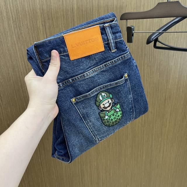 秋冬 Lv 高端定制品质 25Ss秋冬最新款原单牛仔裤 柜台同步发售 原版定制复刻 客供五金辅料 原单品质 进口牛仔面料重工洗水 做工走线精细 上身绝佳，优选单