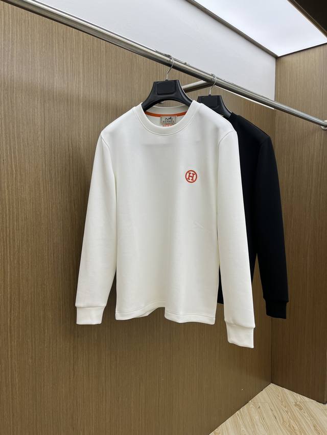 秋冬 Her 2540秋冬专柜新款 时尚休闲打底衫长袖T恤，精选进口高密度双面拉架棉面料，精致原版Logo打造，舒适性与透气性兼优，柔软抗皱弹性和垂性极佳，无论
