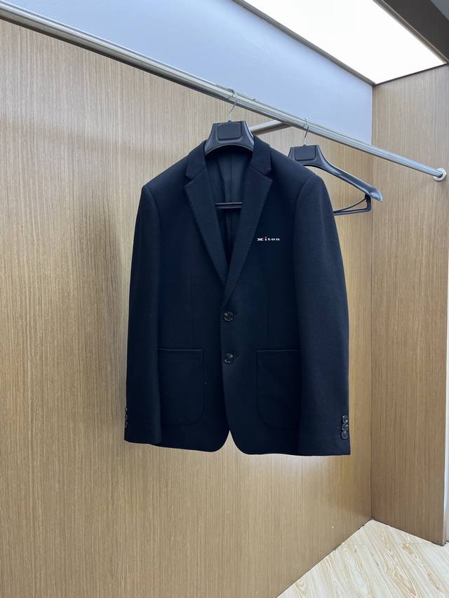 秋冬 Kiton 2540Ss早秋新款发布 男装西装外套，秋季爆款西装外套，羊毛面料西装外套，穿上就是舒适自在又显瘦的存在，慵懒而随性，Fsh结合干净简单的色系