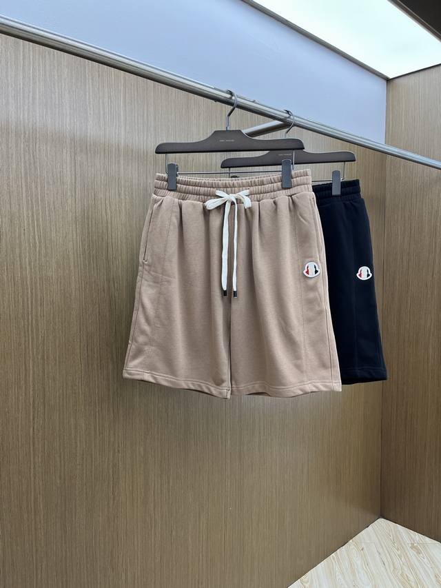 新品 Mon 2540新款休闲短裤～定制卫衣毛圈棉面料，柔软舒适亲肤感极佳，吸汗透气！品牌标志性刺绣Logo，简约休闲款式打造休闲与个性兼备的时髦单品，大气且百