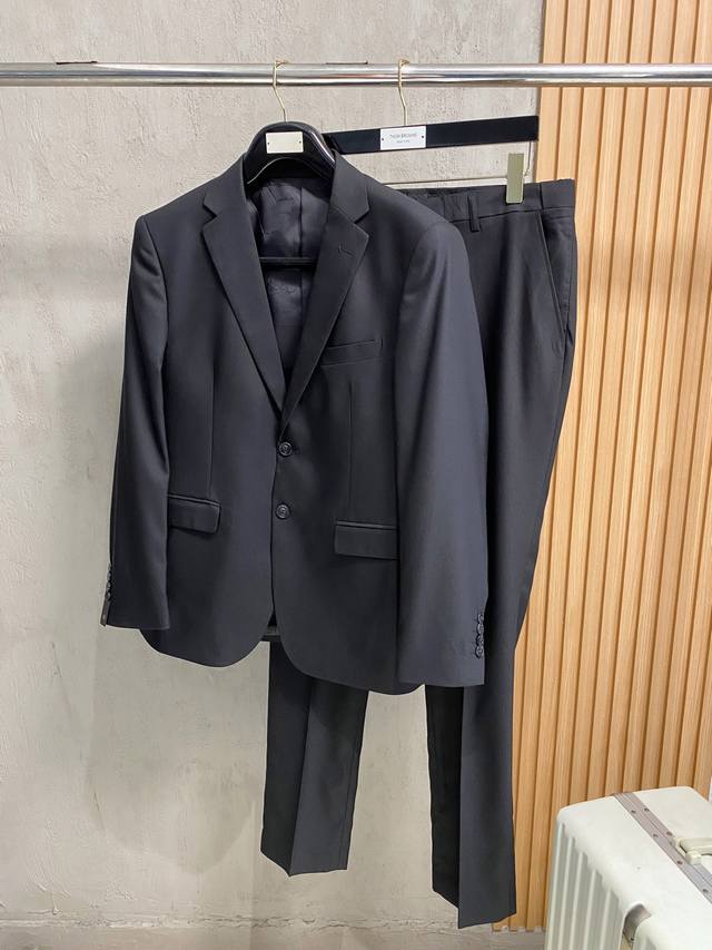 新品 Ber家族男士商务休闲羊毛西服套装 专属收纳袋 ，香港洋行渠道货，重磅级品鉴奢物，意大利原厂出品，25年春夏新品，全网独家！经典王牌镇店单品！！ Ber属