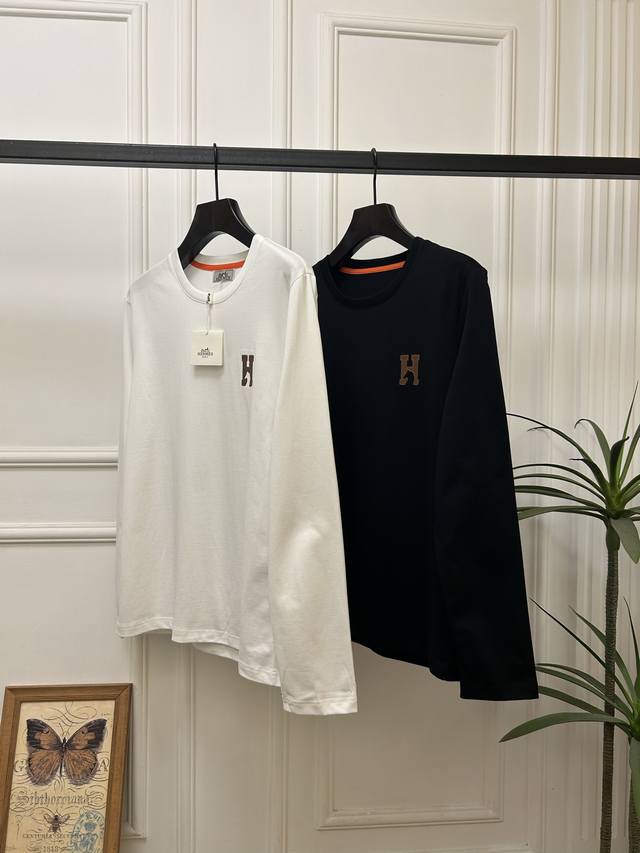 新品长袖爱马仕Hermes 2025早秋新款，爱马仕新品长袖T男士胸前经典胶印徽章装饰基础纯色百搭长袖T恤打底衫！甄选客供进口100%平纹棉材质制成，面料织纹平
