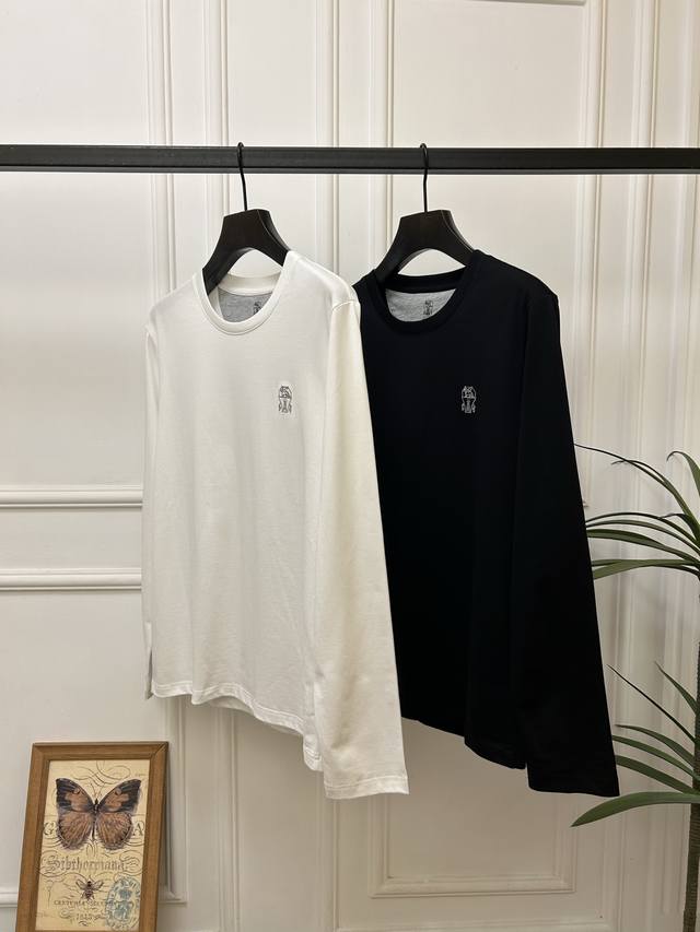 新品长袖Bc 早秋新款，新品长袖T男士胸前经典胶印徽章装饰基础纯色百搭长袖T恤打底衫！甄选客供进口100%平纹棉材质制成，面料织纹平顺手感瓷实，领口定制针织罗纹