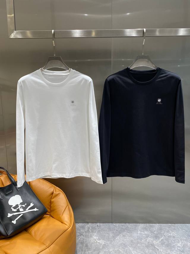 新品长袖Lor* piana ， Aw早秋新款，男士胸前经典胶印徽章装饰基础纯色百搭长袖T恤打底衫！甄选客供进口100%平纹棉材质制成，面料织纹平顺手感瓷实，领