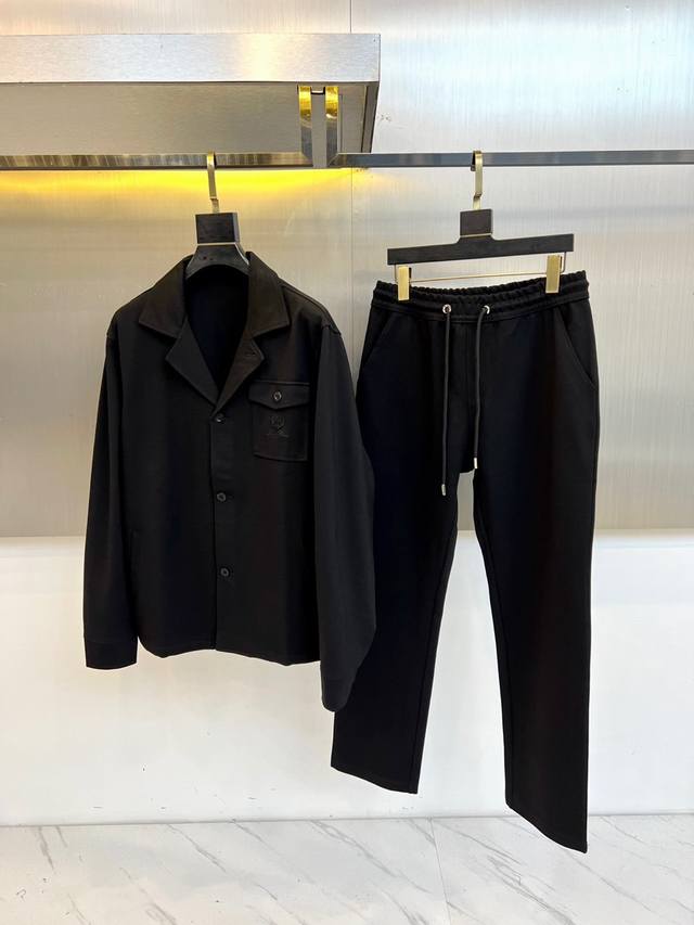 新品Lp套装，可分开出售套装衣服 卫裤 ，-2025秋冬最新品套装-专柜同步有售，原单狠货休闲时尚套装，上身很有特点！吸睛而有亮点，进口高密度聚酯纤维面料，密度