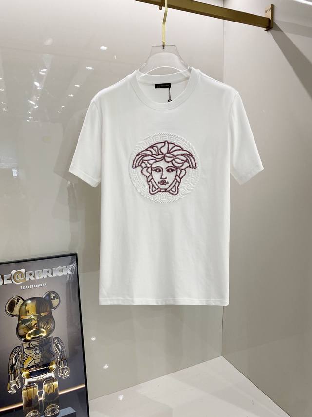 范思哲 2025春夏新款男女同款短袖T恤，！定制专属纯棉面料，定制原版工艺螺纹，胸前重工字母Logo工艺设计！简约大方，从容百搭，档次极高，完美融入时尚还有风情