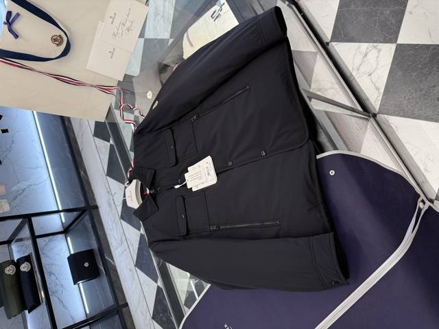 Moncler 轻商务Giubbotto 134男士羽绒衬衫式夹克外套.更多细节实拍.