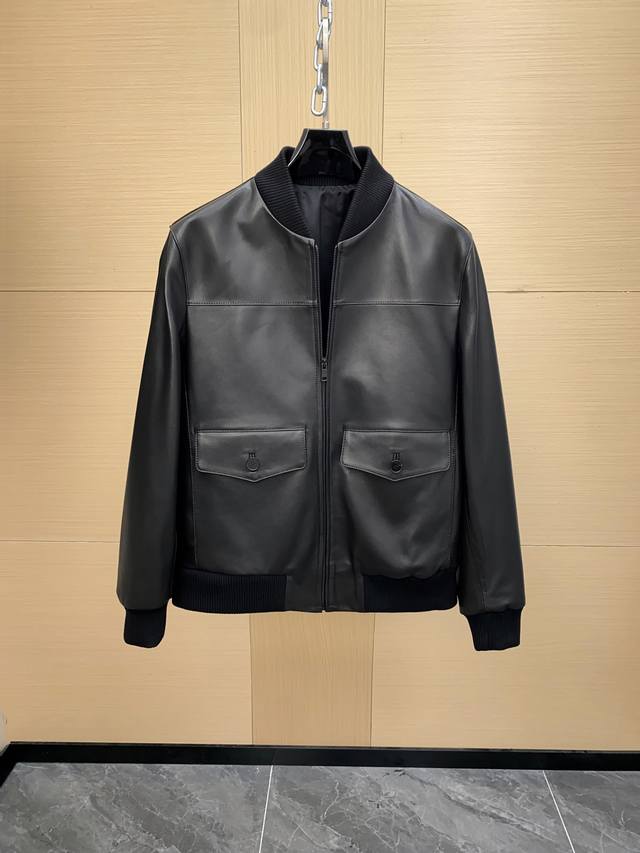 prada、普拉达 最新款皮夹克 经典不过时 极简老钱风 西班牙进口小羊皮 尺码：48-56