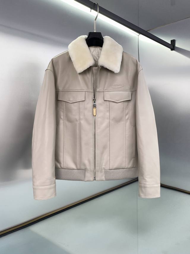 Lv 路易 Fw24新款 Ski滑雪系列羊毛翻领拉链羊皮夹克外套 采用定制羊皮 面料定制耗时1个月之久，可拆卸毛领，后领徽标皮标点缀，能与同季下装搭配营造时尚造