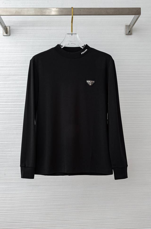 prada25Fw秋冬新款 立体刺绣男士长袖T恤衫#把重心都放在了面料上，出口海外的订单，客供进口精选42%棉58%聚酯纤维面料高端成分织造而成，面料克重足且密