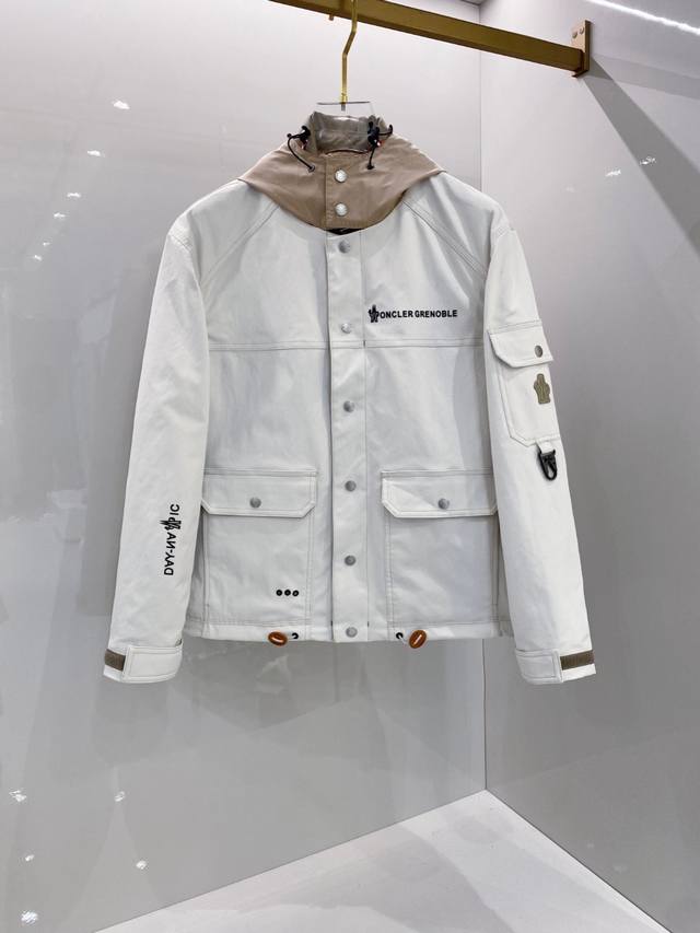 Moncler 蒙口 2025Fw秋冬新款 官网同款男士夹克外套，原单三标齐全高端版本 定制面料 透气舒适度高，细节无可挑剔，品牌元素设计理念，体现高品质。手感