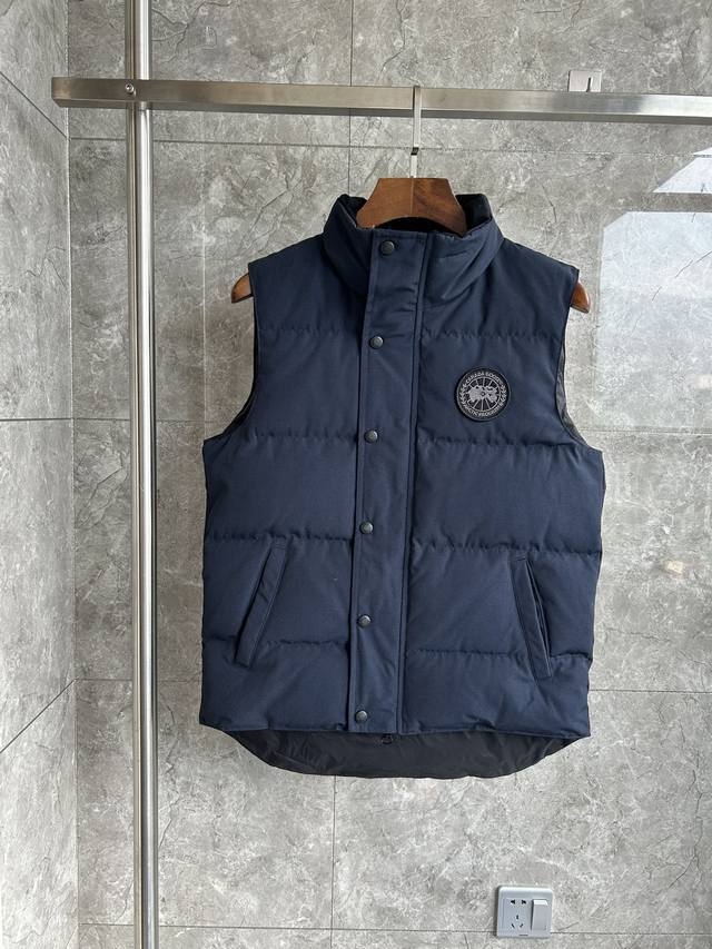 4151Mb Freestyle 男士马甲羽绒服。 颜色：深蓝色黑标。Bll 码数：Xs S M L Xl Xxl。