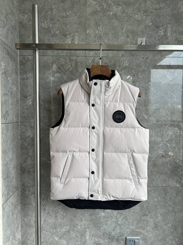 4151Mb Freestyle 男士马甲羽绒服。 颜色：米白色黑标。Bll 码数：Xs S M L Xl Xxl。