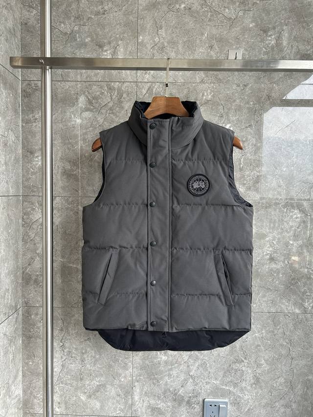 4151Mb Freestyle 男士马甲羽绒服。 颜色：灰色黑标。Bll 码数：Xs S M L Xl Xxl。