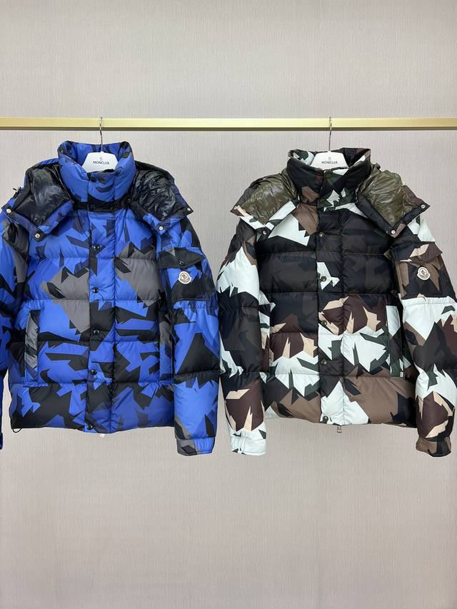 Mon*Cler 蒙家2025最新款Mosa迷彩羽绒服专柜同步上新～帽子可拆卸、充绒饱满 支持Nfc芯片感应 秋冬主线系列，利落剪裁打造干练姿态，重返喧嚣都市。