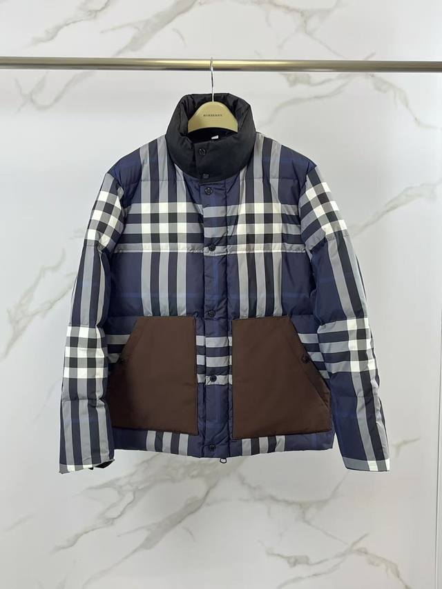 2025 B家羽绒服 冬季绝对的“火爆产品”系列，迟来的渠道好货好款！超级显高高大上的羽绒服，不仅保暖还轻盈的羽绒而且上身超级好看不挑人！格子也是B家的王炸哟.
