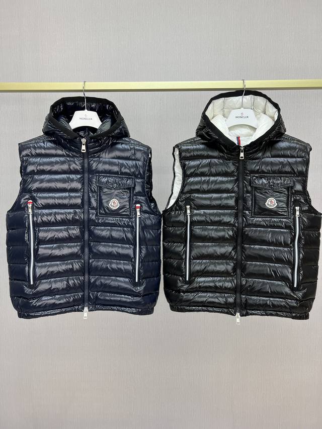 新品 早秋系列Ragot系列设计时尚百搭舒适透气连帽马甲蒙口羽绒马甲外套！ 官网同步发售！设计感与颜值爆棚的羽绒外套，品控可以直接入手，不容过错的高端臻品！黑色