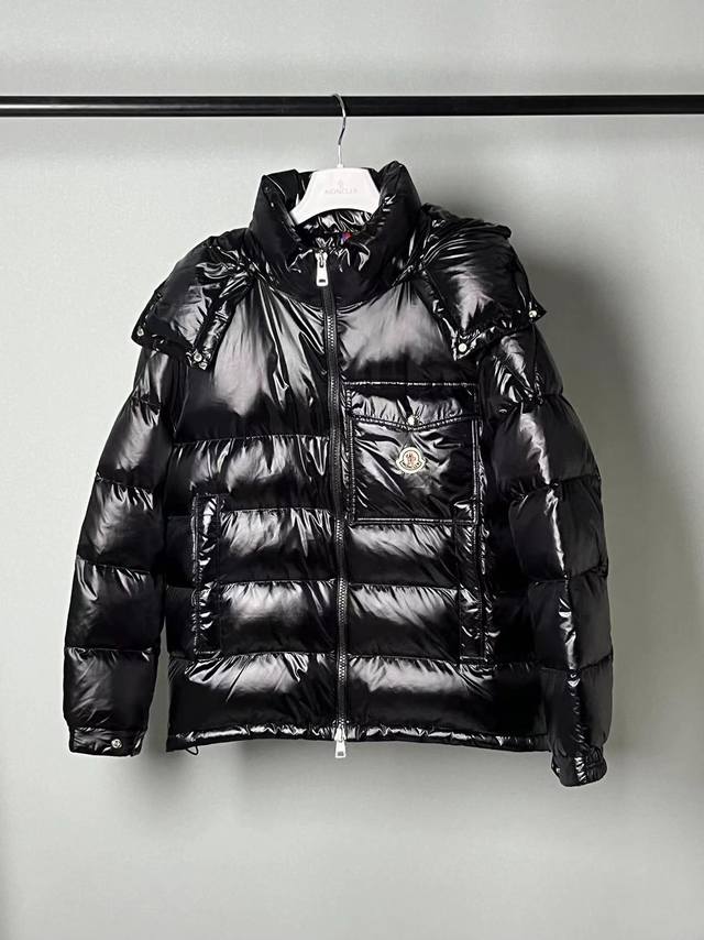 2025Moncler 蒙口秋冬男士带帽羽绒服、帽子可以随意脱落、新款绣标口袋、Bll 颜色：黑色、绿色 尺码：12345