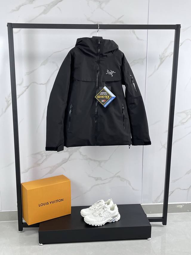 连帽小买菜 Arcteryx 始祖鸟Macai Jacket男女款连帽小买菜滑雪服羽绒服外套情侣款保暖冲锋衣 这款鸟家羽绒服俗称‘’买菜‘’ 本年度最具代表性的