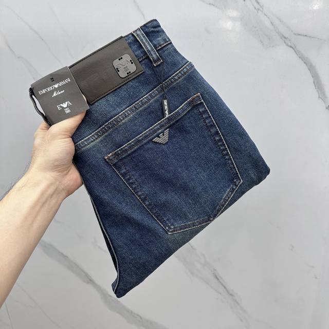 Emporio Armani 高端定制、2025早春最新款牛仔裤 柜台同步发售 原版定制复刻 客供五金辅料 原单品质 进口固色牛仔面料 重工洗水 做工走线精细