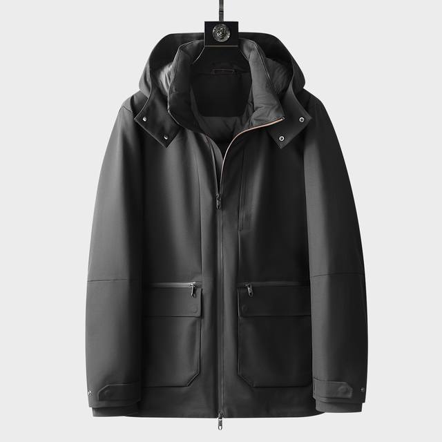 Zegna** 秋冬新款杰尼亚新款连帽设计羽绒服外套选用亮泽尼龙面料打造，左臂经典Z字皮标，内里高温热压锁绒，不跑绒，充盈填充舒适的鹅绒。呈现宽松版型，成分含量