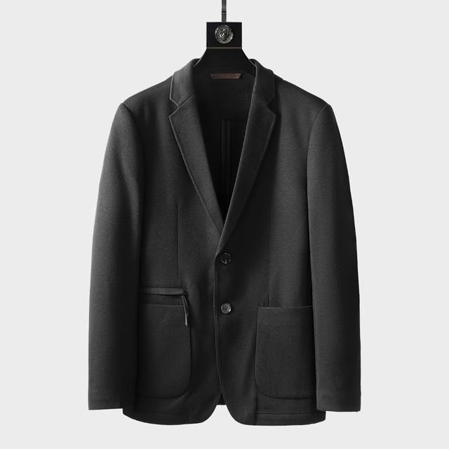 Zegna 杰尼亚 男士经典两粒扣商务休闲修身气质型西服 秋冬重磅打造的男神级别西服，众多明星男神亲身示范，品相极致完美，不容错过的奢华臻品！ 上身轻透又舒适，