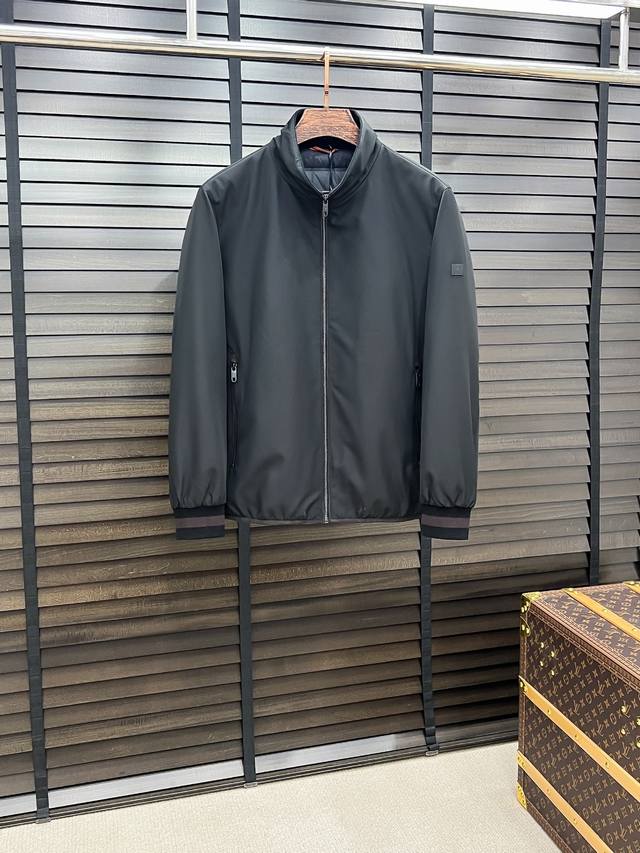羽D-63 Zegna 杰尼亚 25秋冬时尚立领夹克轻薄羽绒 内冲80G-90白鸭绒，轻薄有型，上身不臃肿，颇具意大利典型风格的时装，贸易公司渠道臻品 在面料选