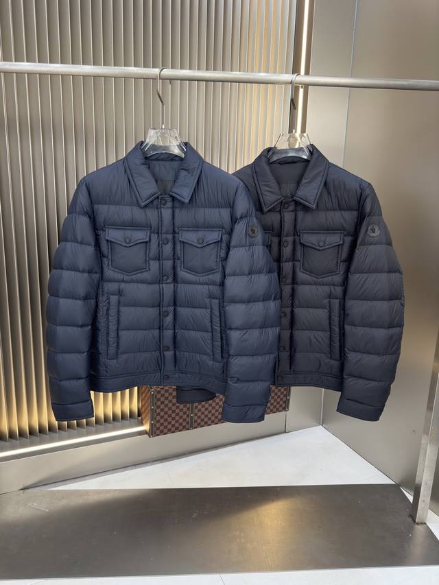 爆款独家爆款2025秋冬新款轻薄羽绒服 原版1:1订制五金配件全进口原版定制 欢迎专柜对比 绝对的高品质 采用顶级90白鸭绒 超柔软 充羽量蓬松饱满 超级重工