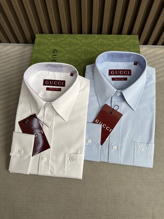 Gucci古驰25Fw新款长袖衬衫！商务男士高端奢侈成衣系列，白金级全品相，纯正血统臻品，细节精湛考究，品相一流，无可挑剔！面料是采用100%府绸棉，府绸天性轻