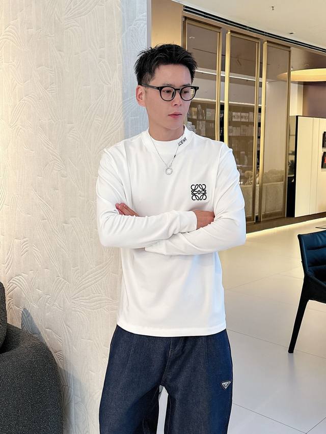 罗意威 2025秋冬专柜新款 时尚休闲打底衫长袖T恤，精选进口高密度双面拉架棉面料，精致原版Logo打造，舒适性与透气性兼优，柔软抗皱弹性和垂性极佳，无论是单穿