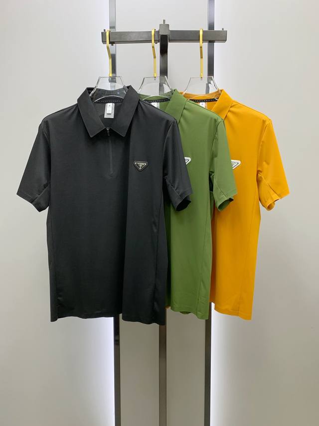 Ss普拉达纯棉最新面料经典标识图案Logo时尚简约潮流短袖，最顶级的品质专柜原单短袖，顶级制作工艺进口面料，专柜款独特设计，采用进口高端订制面料。官网在售！面料
