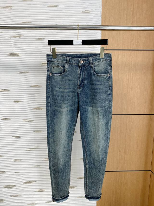 罗意威 新品 高端独家发售 25Ss四季款超燃炸街系列之最牛仔裤 独家隆重推出 原版定制高端品质面料 定制五金版型修身剪裁 面料带弹力 微弹上身舒适度超高 必爆