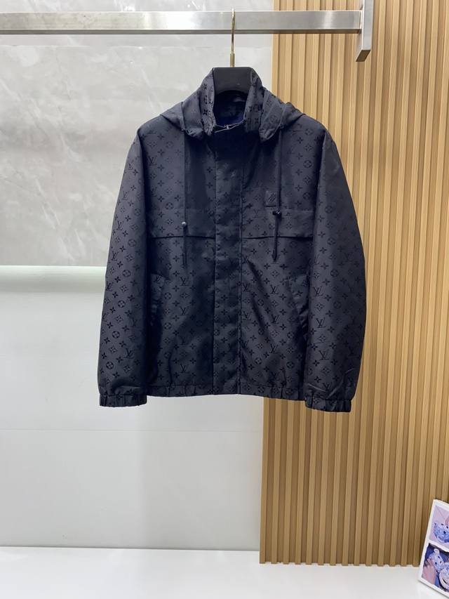 LV 路易威登 25Ss最新品 夹克外套，设计帅气有型！百搭必备单品，时尚潮牌， 轻松营造酷帅氛围感 ，高级感满满，在低调又时髦撞色设计特别吸睛，宽松版型百搭人