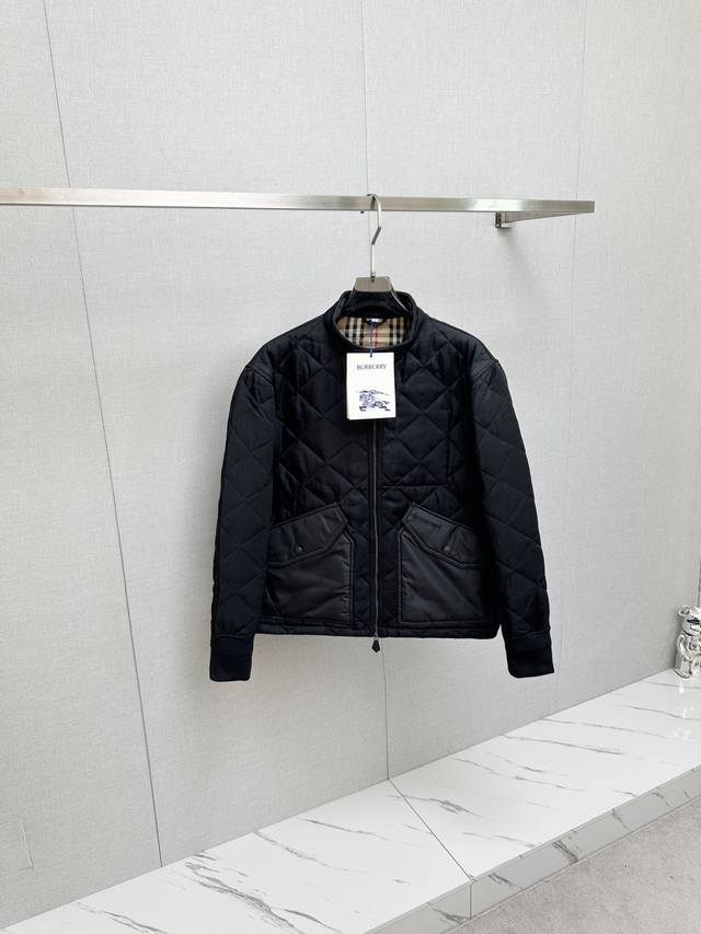 Burberry巴宝莉 2025秋冬新款棉服夹克外套，内里加棉，原单狠货 意大利进口面料时尚夹克外套。加棉加厚 保暖性强。欧洲专柜同步，上身更随意大方，专柜原版