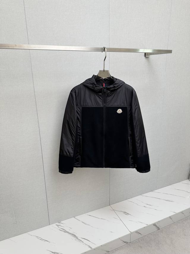 25秋冬Moncler连帽外套 选用韩国进口登山绒 面料防风保暖、防起球、防静电、防止灰尘吸附 定制五金 细节满满 上身舒适且立挺有型 码数48-56