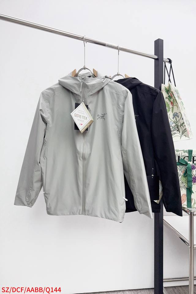 Q144 Sz 始祖鸟 Solano Hoody Mens 索拉诺系列纯色Logo标识长袖连帽夹克外套 顶级全衣刺绣版本，市场最高货。 全衣全部刺绣，定制Log